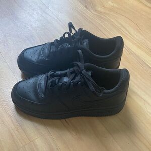 Nike Black Sneakers Youth 1.5 Like New